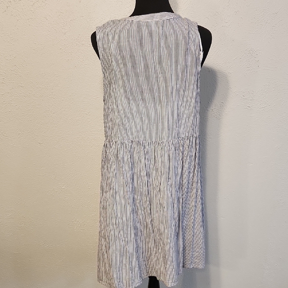 Old Navy Navy and White Striped Dress - Picture 4 of 8